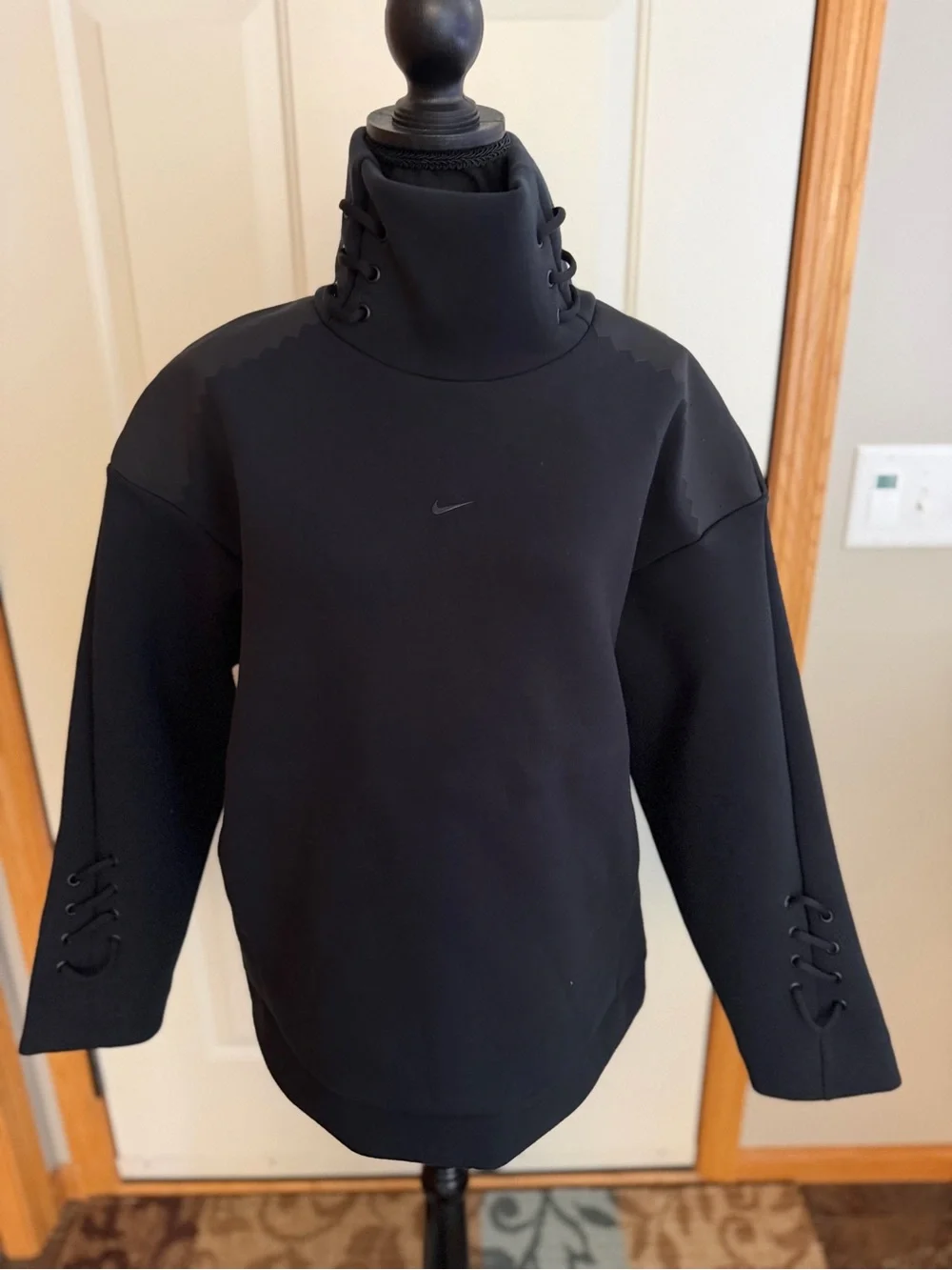 New Nike boutique black oversized mock neck dri fit pull over  sweatshirt small